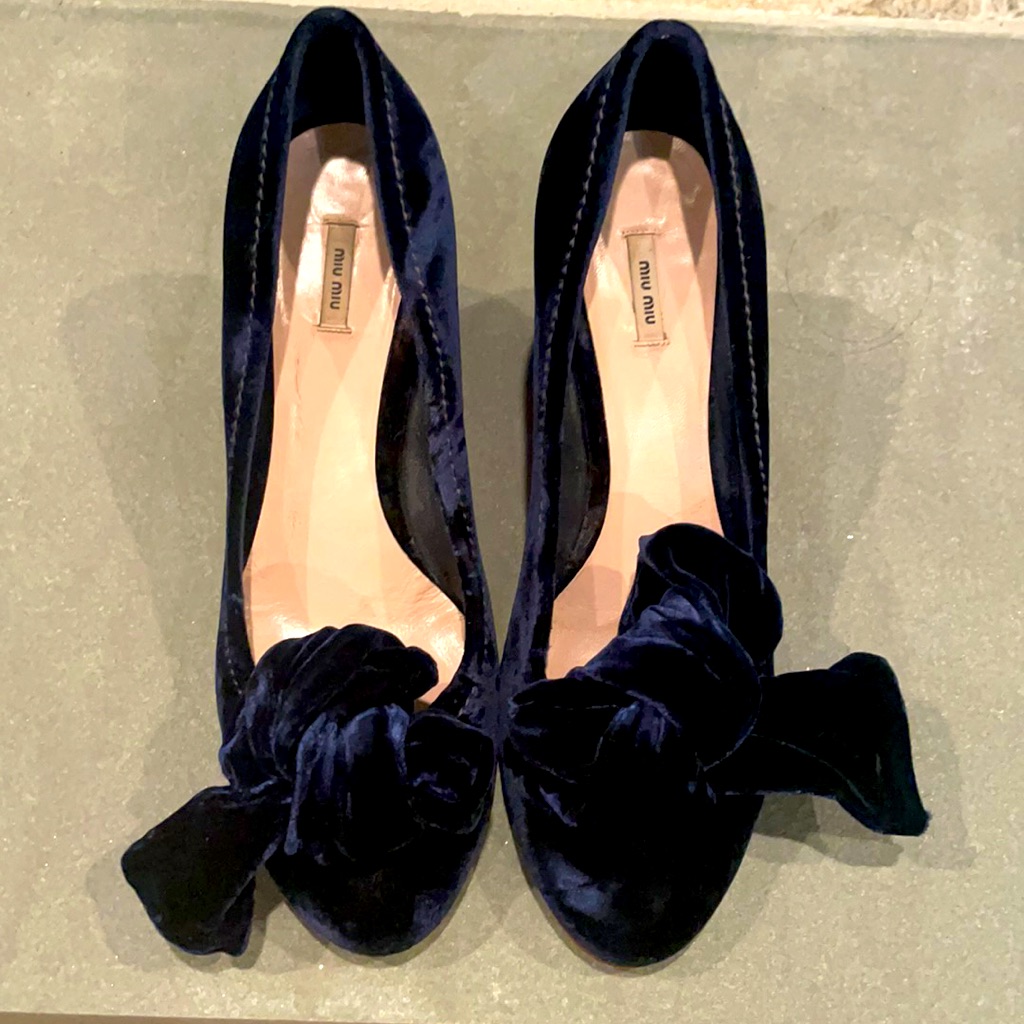 Navy Blue Velvet Pump